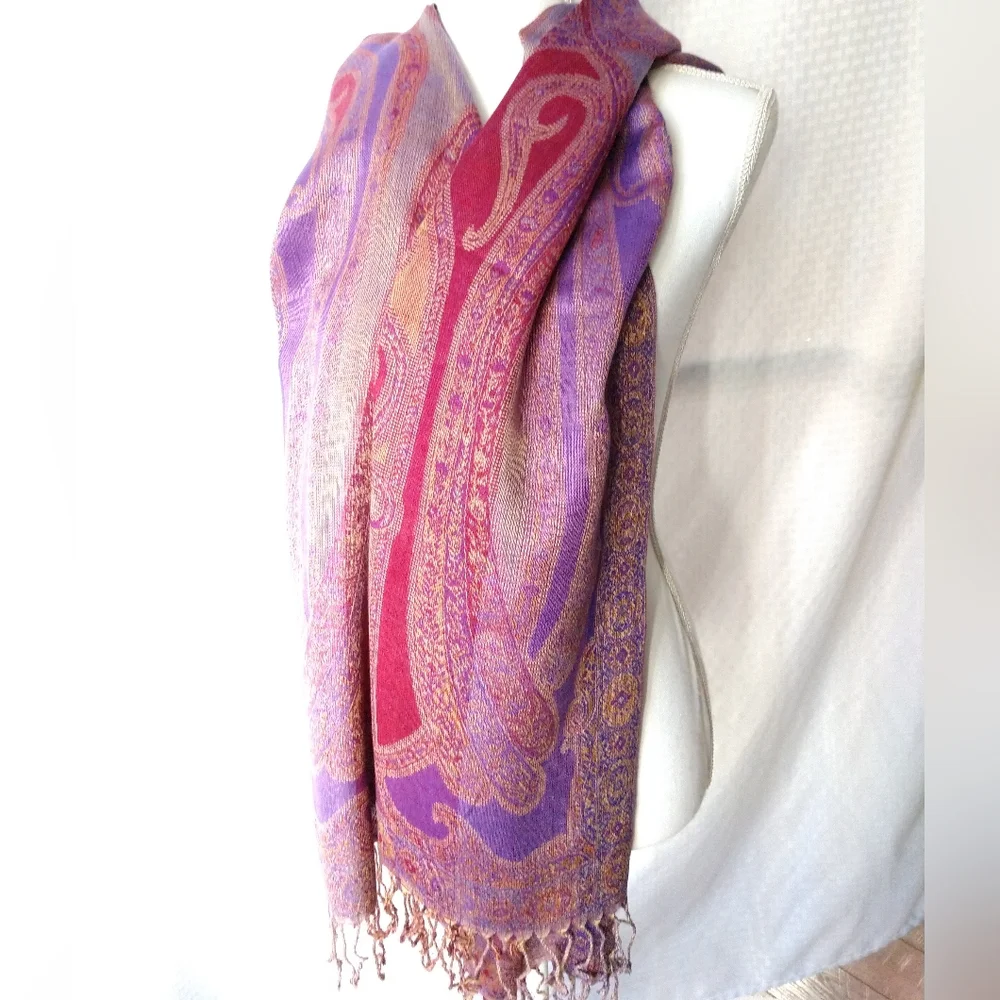Beautiful Tapestry Scarf Throw Wrap Purple Gold Paisley Rich Look Fringed
